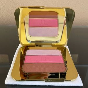 Brand New Tom Ford Soleil Contouring Compact
Palette 02 Soleil Afterglow
